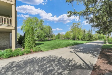 Relaxed Luxury with Golf Course Views! Enjoy modern living in on Lincolnshire Fields Country Club in Illinois - for sale on GolfHomes.com, golf home, golf lot
