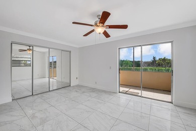 LOVELY UPDATED UNIT WITH WHITE CABINETRY AND STAINLESS STEEL on Kings Point Golf -Flanders Way in Florida - for sale on GolfHomes.com, golf home, golf lot