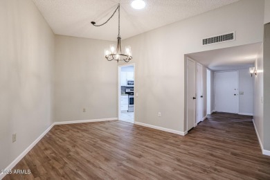 Beautifully updated 2 bed, 2 bath home in the heart of Sun City! on Sun City-Willow Creek / Willow Brook  in Arizona - for sale on GolfHomes.com, golf home, golf lot