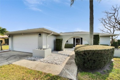 Welcome to this inviting Florida 2-bedroom, 2-bathroom home on Mainlands Golf Club in Florida - for sale on GolfHomes.com, golf home, golf lot