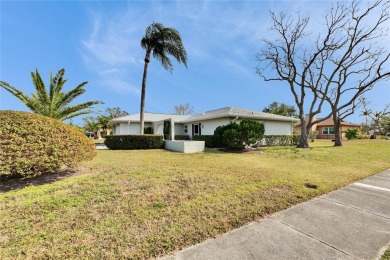 Welcome to this inviting Florida 2-bedroom, 2-bathroom home on Mainlands Golf Club in Florida - for sale on GolfHomes.com, golf home, golf lot