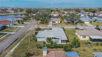 Welcome to this inviting Florida 2-bedroom, 2-bathroom home on Mainlands Golf Club in Florida - for sale on GolfHomes.com, golf home, golf lot