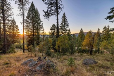 Perched atop scenic Aspen Ridge, this rare one-acre homesite on McCall Municipal Golf Course in Idaho - for sale on GolfHomes.com, golf home, golf lot