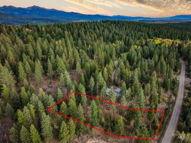 Perched atop scenic Aspen Ridge, this rare one-acre homesite on McCall Municipal Golf Course in Idaho - for sale on GolfHomes.com, golf home, golf lot