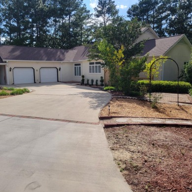 LOTS OF HOME FOR THE MONEY! Featuring a very large 5584 square on Houndslake Country Club in South Carolina - for sale on GolfHomes.com, golf home, golf lot