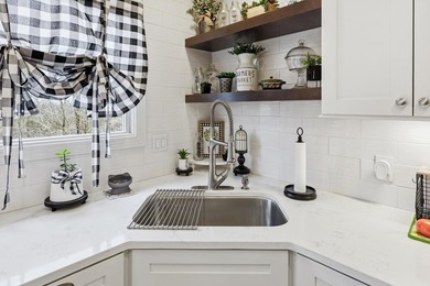 Elegant Living in Bob-O-Link Estates - Welcome to this English on Wild Turkey Trace Golf Club in Kentucky - for sale on GolfHomes.com, golf home, golf lot