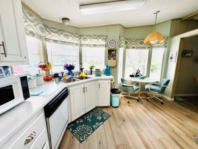 Captivating Home that is Turnkey with 3-Bedroom, 2-Bath! on Schalamar Creek Golf and Country Club in Florida - for sale on GolfHomes.com, golf home, golf lot