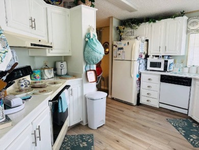 Captivating Home that is Turnkey with 3-Bedroom, 2-Bath! on Schalamar Creek Golf and Country Club in Florida - for sale on GolfHomes.com, golf home, golf lot