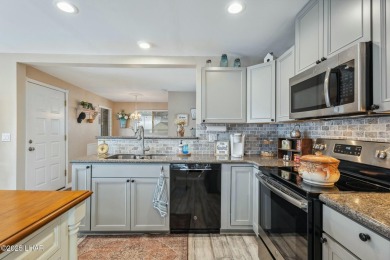 ON LEASED LAND***  This beautifully updated TURN-KEY home is on London Bridge Golf Course in Arizona - for sale on GolfHomes.com, golf home, golf lot