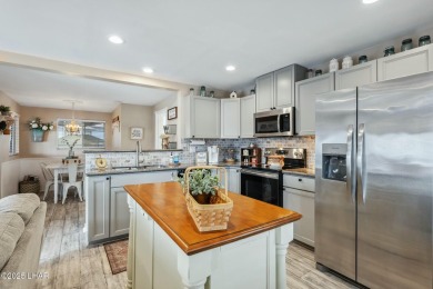 ON LEASED LAND***  This beautifully updated TURN-KEY home is on London Bridge Golf Course in Arizona - for sale on GolfHomes.com, golf home, golf lot