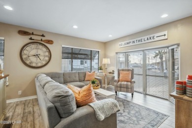 ON LEASED LAND***  This beautifully updated TURN-KEY home is on London Bridge Golf Course in Arizona - for sale on GolfHomes.com, golf home, golf lot