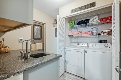 ON LEASED LAND***  This beautifully updated TURN-KEY home is on London Bridge Golf Course in Arizona - for sale on GolfHomes.com, golf home, golf lot