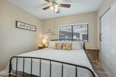 ON LEASED LAND***  This beautifully updated TURN-KEY home is on London Bridge Golf Course in Arizona - for sale on GolfHomes.com, golf home, golf lot