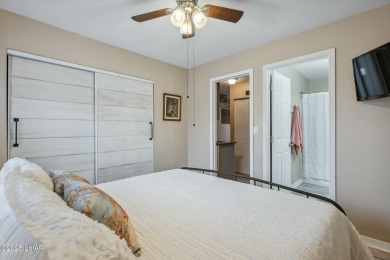 ON LEASED LAND***  This beautifully updated TURN-KEY home is on London Bridge Golf Course in Arizona - for sale on GolfHomes.com, golf home, golf lot