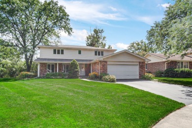 Step into quality with this sensational 4-bedroom, 2.5-bath home on Ravisloe Country Club in Illinois - for sale on GolfHomes.com, golf home, golf lot