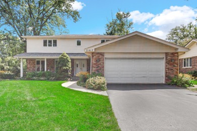 Step into quality with this sensational 4-bedroom, 2.5-bath home on Ravisloe Country Club in Illinois - for sale on GolfHomes.com, golf home, golf lot