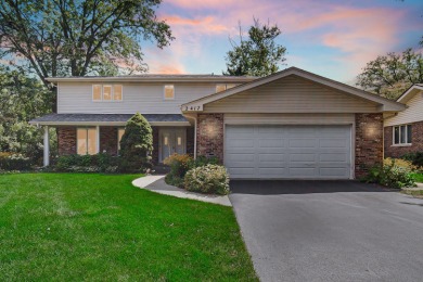 Step into quality with this sensational 4-bedroom, 2.5-bath home on Ravisloe Country Club in Illinois - for sale on GolfHomes.com, golf home, golf lot