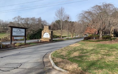 LAKE CHATUGE VIEWS PLUS LUXURY GOLF COURSE LIVING IN THE NORTH on Mountain Harbour Golf Club in North Carolina - for sale on GolfHomes.com, golf home, golf lot