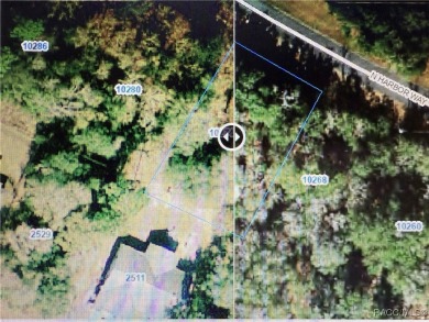 A quarter acre lot in Citrus Springs, paved road, power on on Citrus Springs Country Club in Florida - for sale on GolfHomes.com, golf home, golf lot