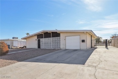 No HOA, on a golf course, and RV Parking! This well maintained on Desert Rose Golf Course in Nevada - for sale on GolfHomes.com, golf home, golf lot