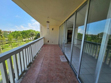 Reduced price for quick sale, OWNER MOTIVATED !!! ALL AGES on Inverrary Country Club in Florida - for sale on GolfHomes.com, golf home, golf lot