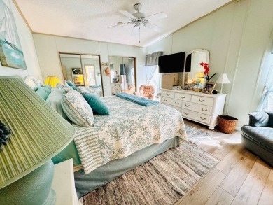 Captivating Home that is Turnkey with 3-Bedroom, 2-Bath! on Schalamar Creek Golf and Country Club in Florida - for sale on GolfHomes.com, golf home, golf lot