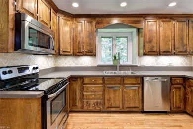 Bright & Spacious Set Back on a Cul-de Sac in Fords Colony! on Fords Colony Country Club in Virginia - for sale on GolfHomes.com, golf home, golf lot