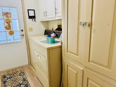 Captivating Home that is Turnkey with 3-Bedroom, 2-Bath! on Schalamar Creek Golf and Country Club in Florida - for sale on GolfHomes.com, golf home, golf lot