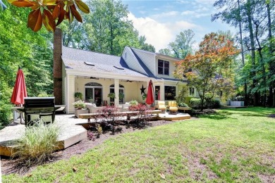 Bright & Spacious Set Back on a Cul-de Sac in Fords Colony! on Fords Colony Country Club in Virginia - for sale on GolfHomes.com, golf home, golf lot