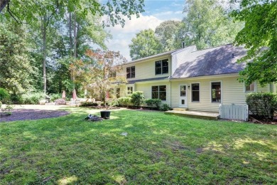 Bright & Spacious Set Back on a Cul-de Sac in Fords Colony! on Fords Colony Country Club in Virginia - for sale on GolfHomes.com, golf home, golf lot