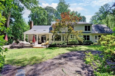 Bright & Spacious Set Back on a Cul-de Sac in Fords Colony! on Fords Colony Country Club in Virginia - for sale on GolfHomes.com, golf home, golf lot