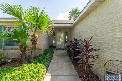 Beautifully updated and tastefully furnished townhome in the on South Padre Island Golf Club in Texas - for sale on GolfHomes.com, golf home, golf lot