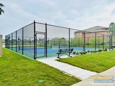 Beautifully updated and tastefully furnished townhome in the on South Padre Island Golf Club in Texas - for sale on GolfHomes.com, golf home, golf lot