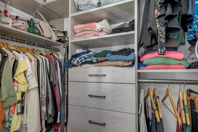 Welcome to this stunning end-unit townhome in the highly on Sky Meadow Country Club in New Hampshire - for sale on GolfHomes.com, golf home, golf lot