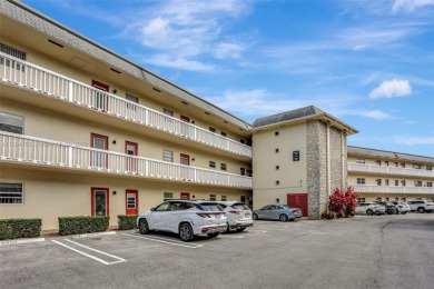 Beautiful and fully furnished 2-bedroom unit on the first floor on  in Florida - for sale on GolfHomes.com, golf home, golf lot