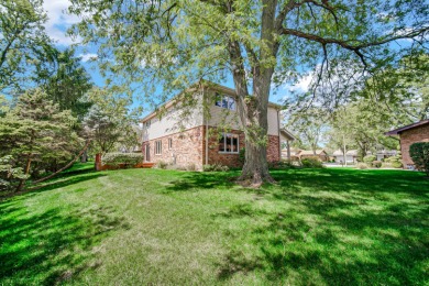 Step into quality with this sensational 4-bedroom, 2.5-bath home on Ravisloe Country Club in Illinois - for sale on GolfHomes.com, golf home, golf lot