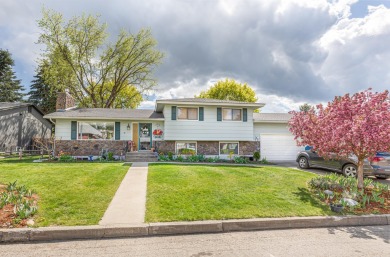 Check out this beautiful 3-bedroom, 3-bathroom home located in a on Dominion Meadows Golf Course in Washington - for sale on GolfHomes.com, golf home, golf lot