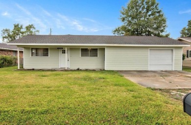 Welcome home to Beaumont!  3 bed, 1.5 bath gem with a 1-car on Henry Homberg Golf Course in Texas - for sale on GolfHomes.com, golf home, golf lot