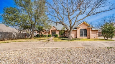 New Listing in Pecan Plantation! Spacious 3-2-2, brick, great on Pecan Plantation Country Club in Texas - for sale on GolfHomes.com, golf home, golf lot