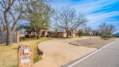 New Listing in Pecan Plantation! Spacious 3-2-2, brick, great on Pecan Plantation Country Club in Texas - for sale on GolfHomes.com, golf home, golf lot