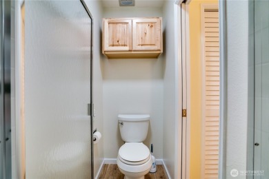 Move in ready North End home located directly across from lovely on Highlands Golf Club in Washington - for sale on GolfHomes.com, golf home, golf lot