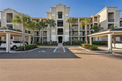 Under contract-accepting backup offers. Your front-row seat in on Lakewood National Golf Club in Florida - for sale on GolfHomes.com, golf home, golf lot