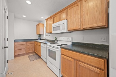 Fully updated, move-in-ready Pool home offers 3 bedrooms, 2 on London Bridge Golf Course in Arizona - for sale on GolfHomes.com, golf home, golf lot