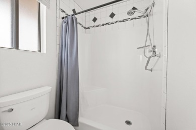 Fully updated, move-in-ready Pool home offers 3 bedrooms, 2 on London Bridge Golf Course in Arizona - for sale on GolfHomes.com, golf home, golf lot