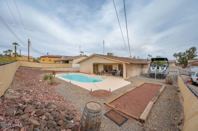 Fully updated, move-in-ready Pool home offers 3 bedrooms, 2 on London Bridge Golf Course in Arizona - for sale on GolfHomes.com, golf home, golf lot