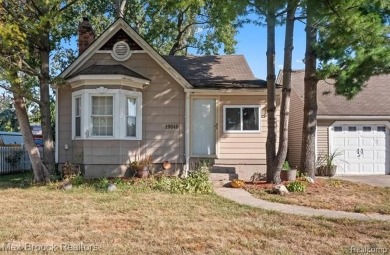 Discover this inviting 2-bed, 2-bath home that blends character on Evergreen Hills Golf Course in Michigan - for sale on GolfHomes.com, golf home, golf lot