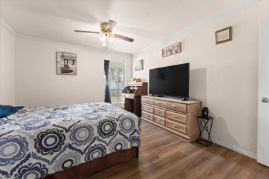 Fantastic opportunity for investors or first-time homebuyers! on Fort Myers Country Club in Florida - for sale on GolfHomes.com, golf home, golf lot