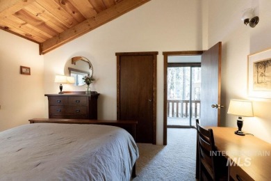 Enjoy the best of McCall living! Located on a dead end street on McCall Municipal Golf Course in Idaho - for sale on GolfHomes.com, golf home, golf lot