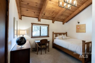 Enjoy the best of McCall living! Located on a dead end street on McCall Municipal Golf Course in Idaho - for sale on GolfHomes.com, golf home, golf lot