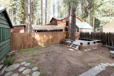 Enjoy the best of McCall living! Located on a dead end street on McCall Municipal Golf Course in Idaho - for sale on GolfHomes.com, golf home, golf lot